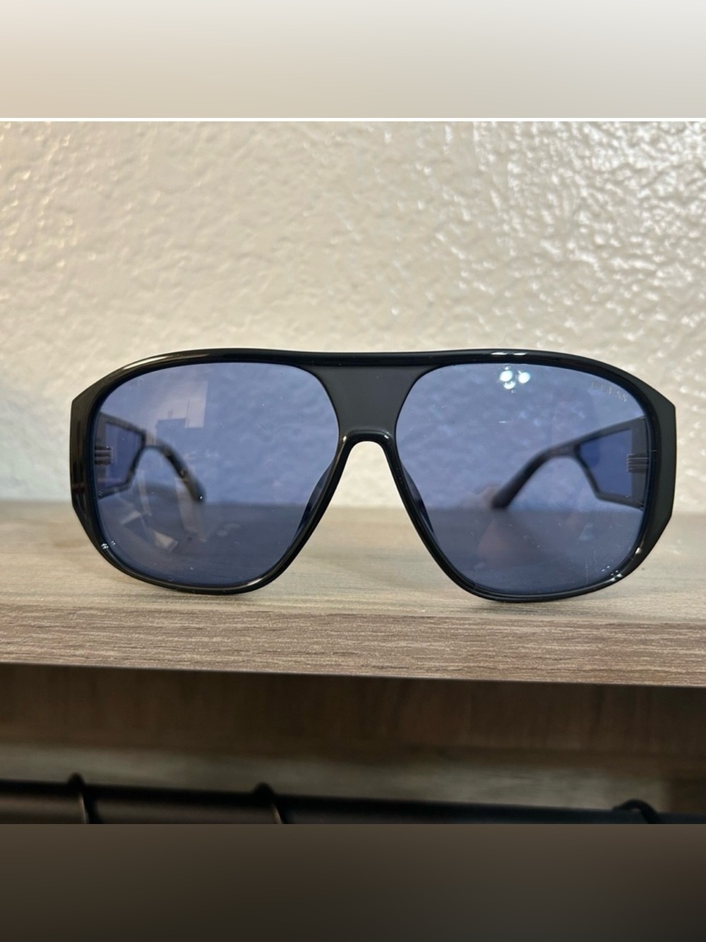 NWOT-GUESS Unisex Black Rim Blue Tinted Sunglasses